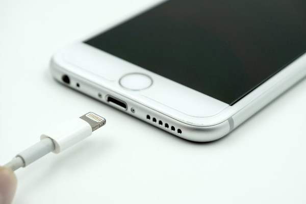 600x400_Iphone-cargador-Apple-dreamstime