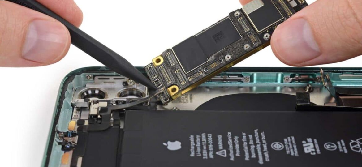 iphone-11-tear-down-logic-board