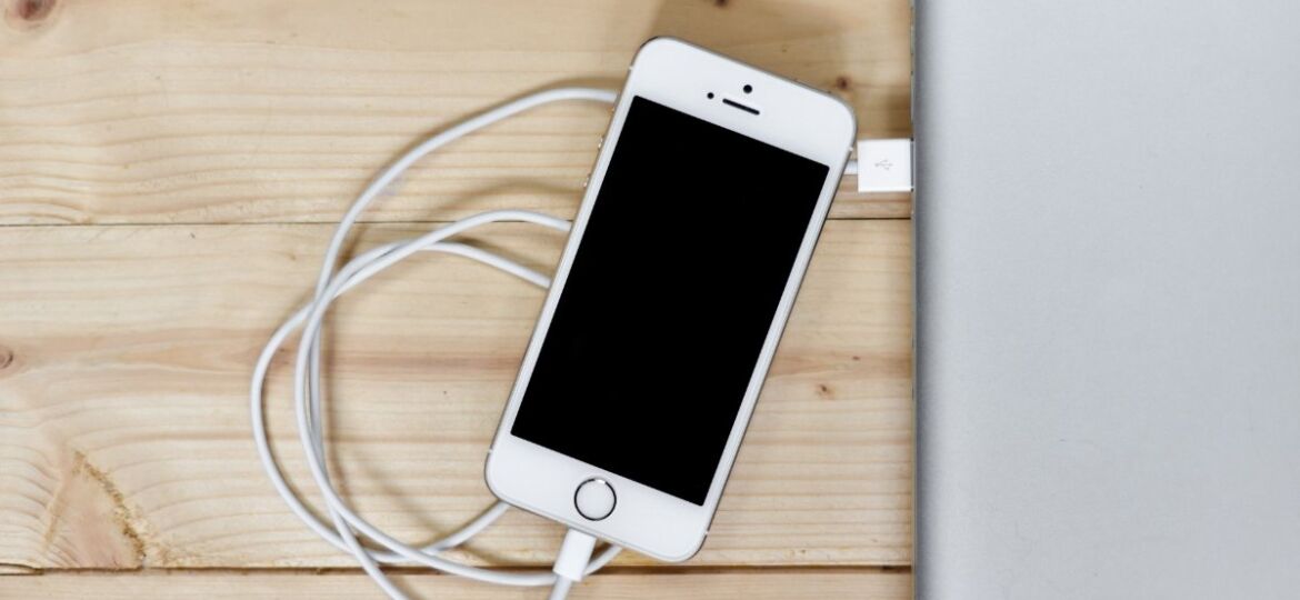 iPhone-conectado-a-ordenador