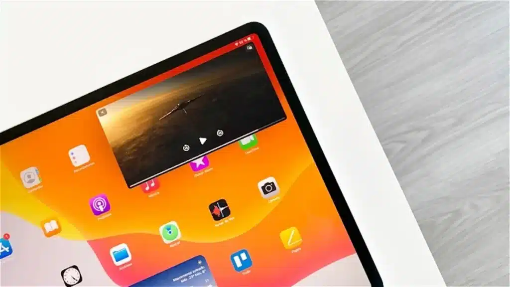 Picture-in-Picture (PiP)